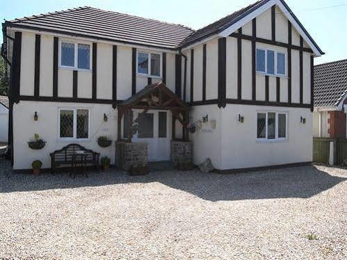 Tudor Lodge Ammanford Exterior photo